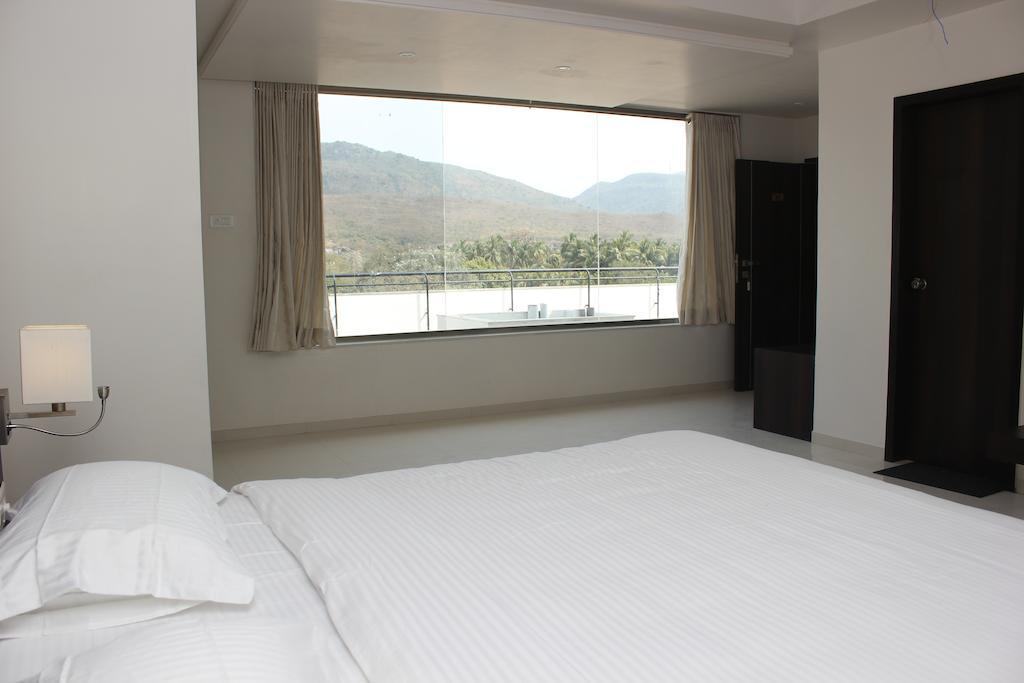 Hotel Magnum Inn Junagadh Rum bild