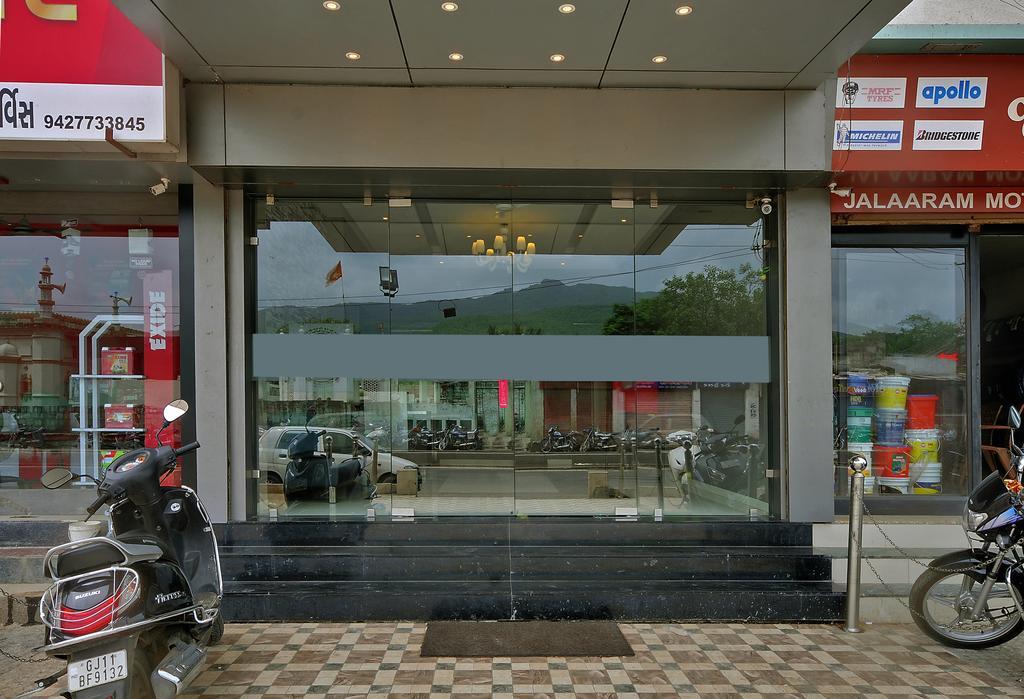 Hotel Magnum Inn Junagadh Exteriör bild