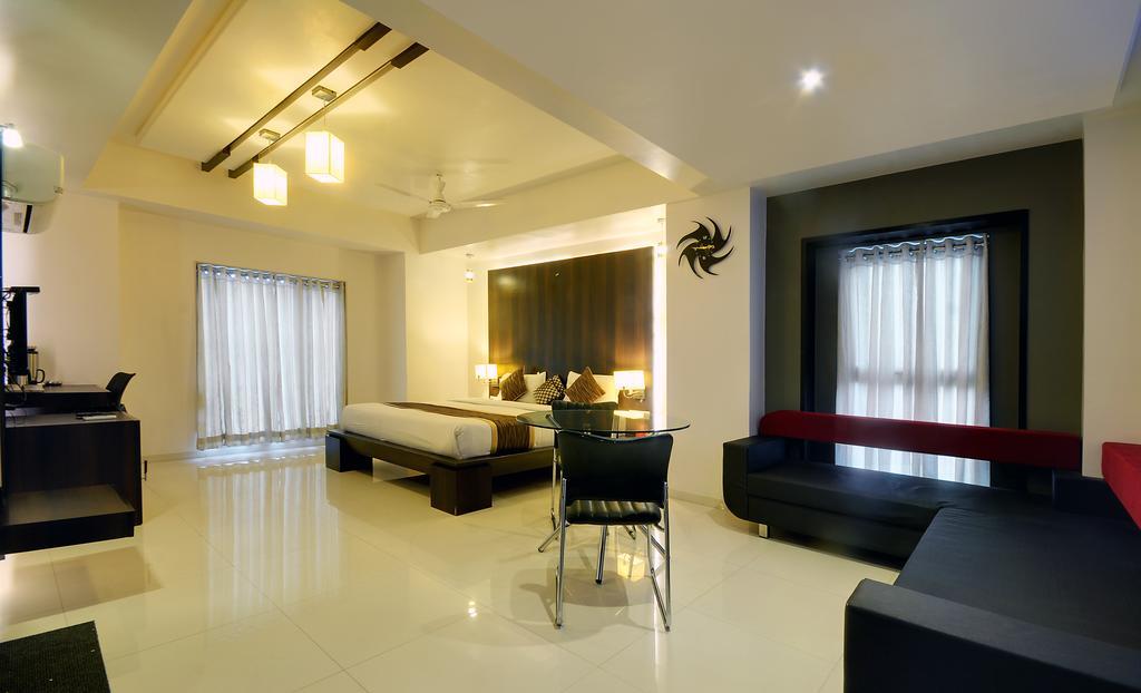 Hotel Magnum Inn Junagadh Exteriör bild