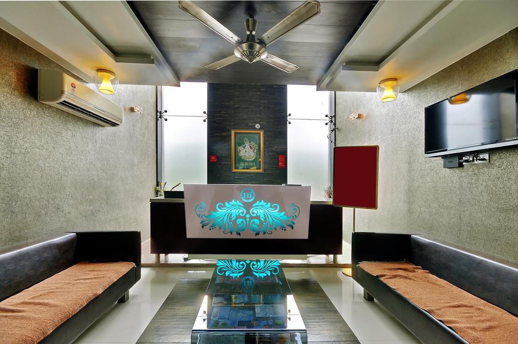 Hotel Magnum Inn Junagadh Exteriör bild