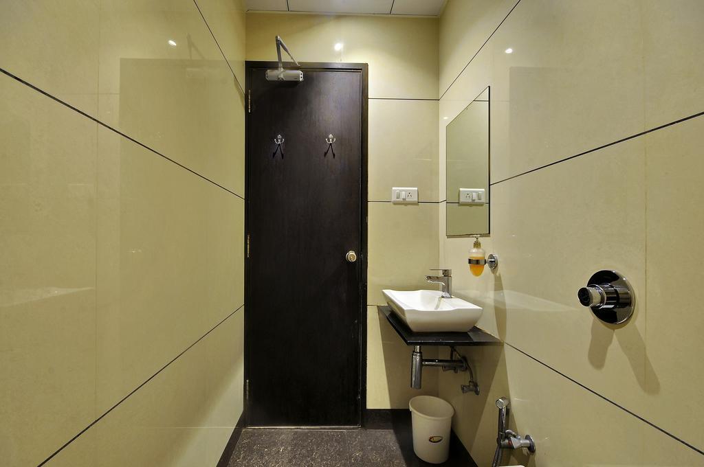 Hotel Magnum Inn Junagadh Exteriör bild