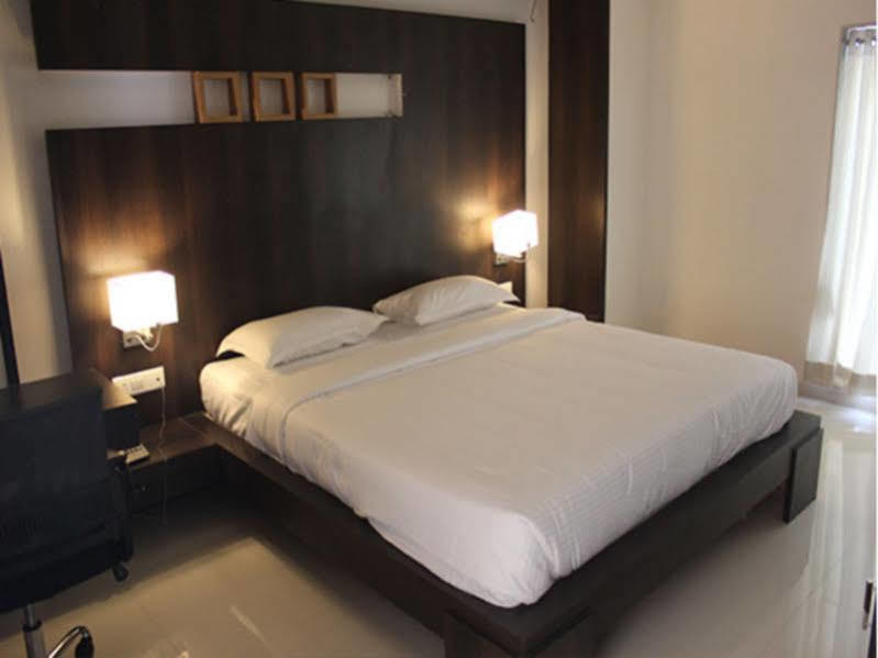 Hotel Magnum Inn Junagadh Exteriör bild