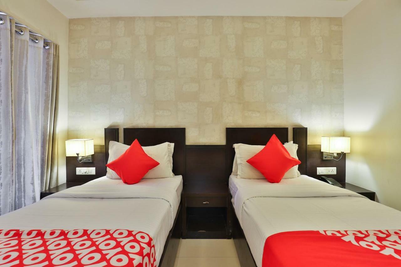 Hotel Magnum Inn Junagadh Exteriör bild