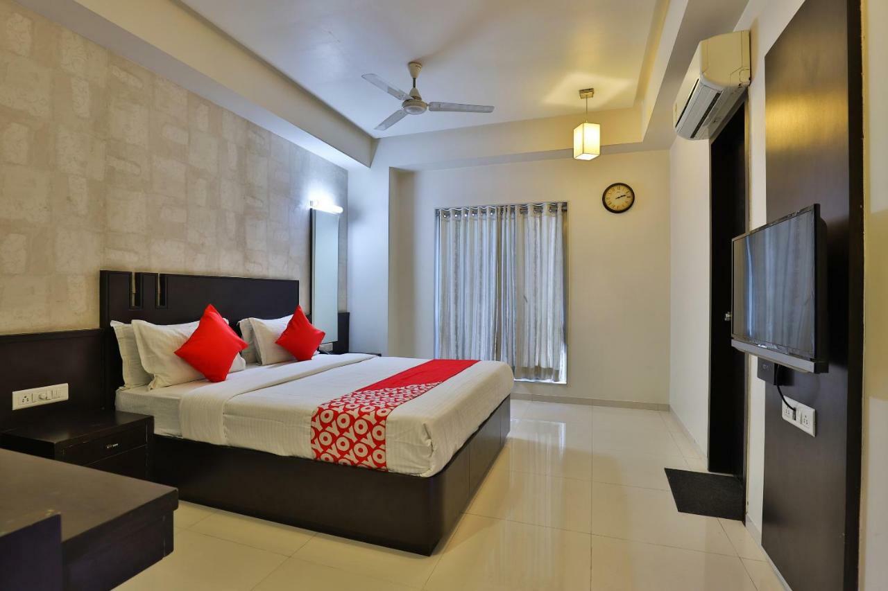 Hotel Magnum Inn Junagadh Exteriör bild