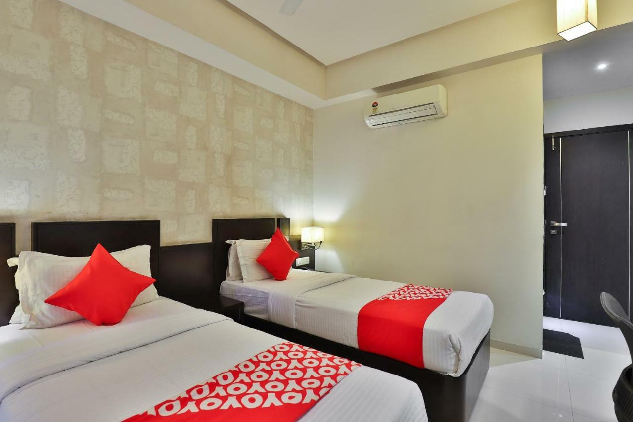 Hotel Magnum Inn Junagadh Exteriör bild